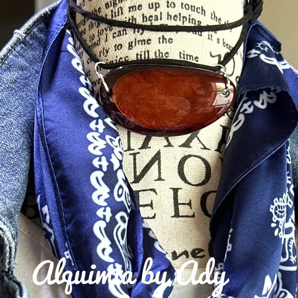 Oversized statement huge medallion in black cord choker adjustable necklace - Picture 2 of 2